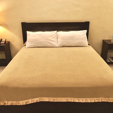 King'S Royale Hotel And Resort Bacolor エクステリア 写真